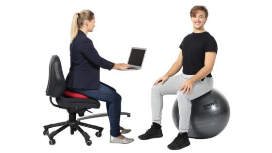 Die richtige Sitzposition am Schreibtisch