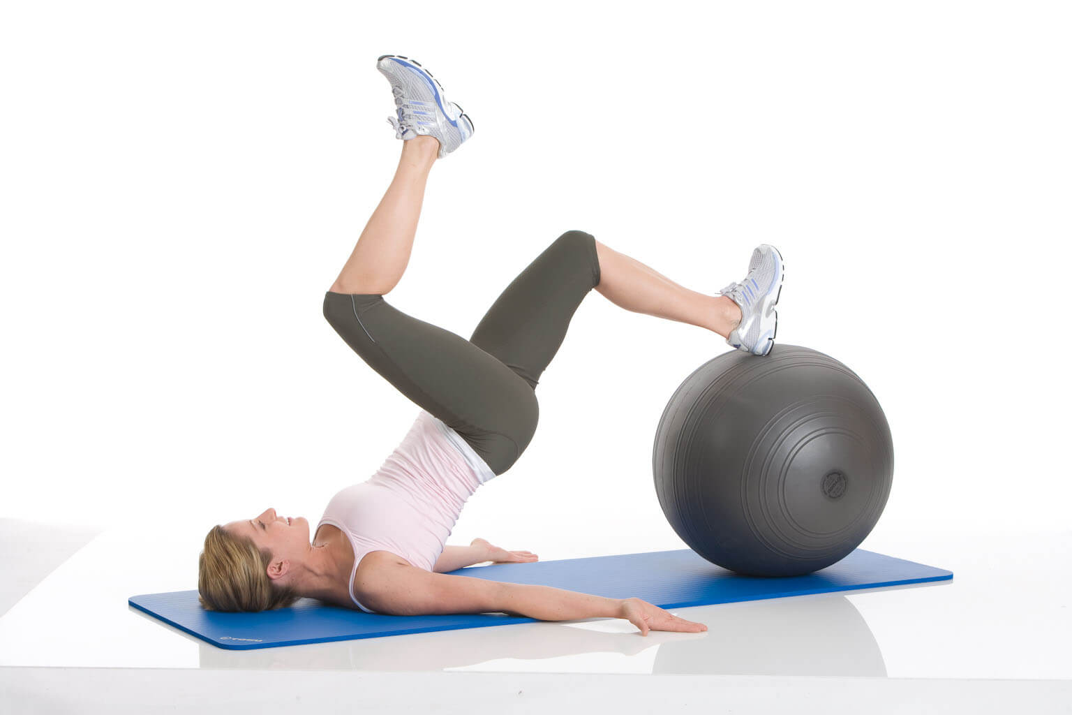 powerball-challenge-abs_frau_fuesse_auf_challenge_ball-3-_tiny_web