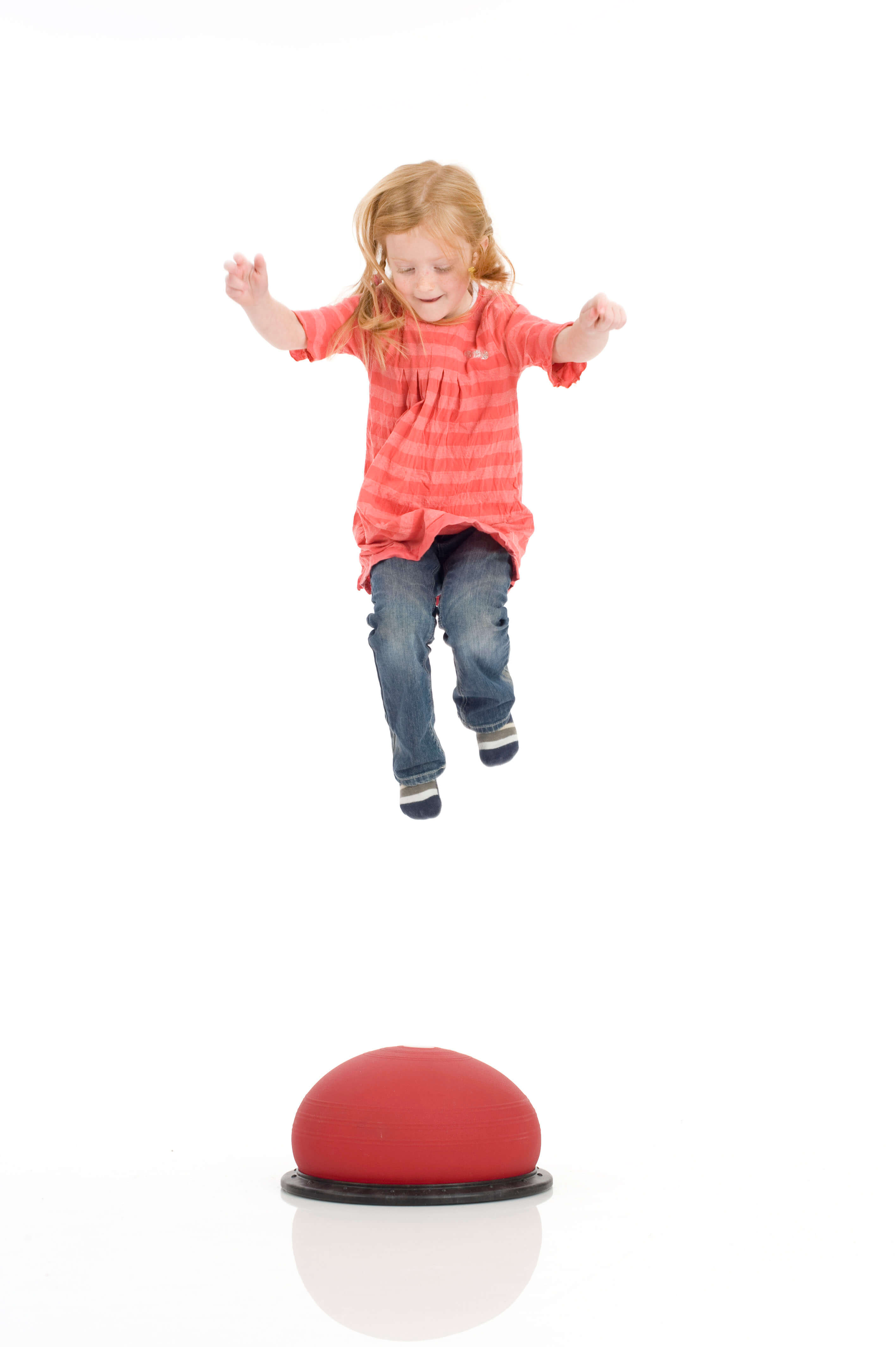 jumper-mini_maedchen_springend_tiny_web